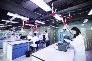 悦刻relx全新阿尔法发布 自主研发萃释技术引领用户体验升级